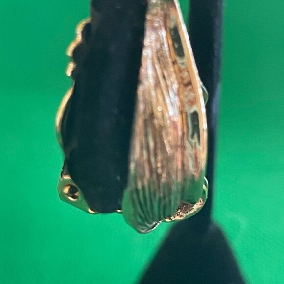 Vintage clip on earrings - Picture 3 of 5